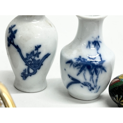 252 - A good collection of 18th-19th and Early 20th Century miniature pottery. Chinese, English, German et... 