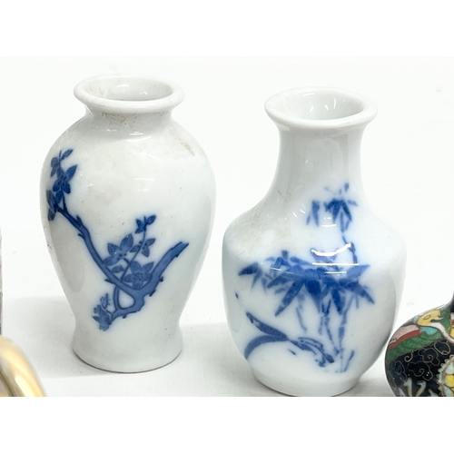 252 - A good collection of 18th-19th and Early 20th Century miniature pottery. Chinese, English, German et... 