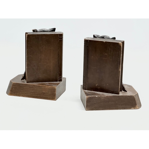 565 - 2 pairs of Early 20th Century bookends. A pair of wooden owl bookends with glass eyes and a pair of ... 