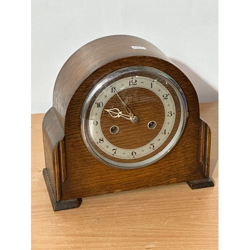 43 - A vintage Art Deco Enfield mantle clock. With pendulum. 25x12x22cm