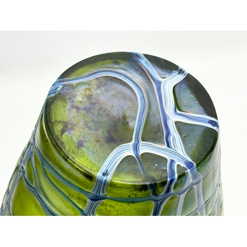 59 - Pallme Konig. An Early 20th Century iridescent threaded glass vase by Pallme-Konig. Circa 1900. 22cm