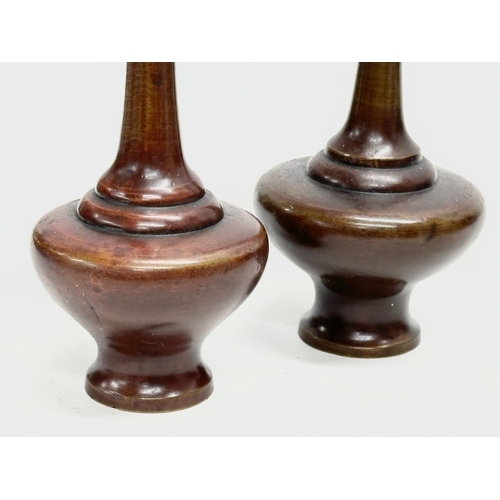 82 - A pair of Late 19th Century Japanese bronze bud vases. Meiji Period (1868-1912) circa 1890. 18cm.