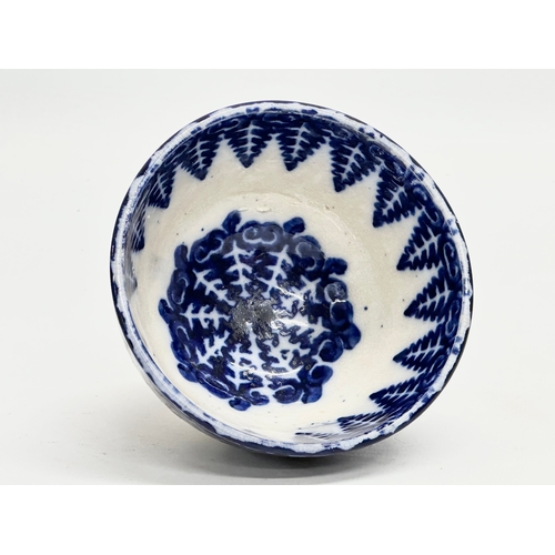 83 - A Kangxi Late 17th/Early 18th Century Chinese bowl. 11x6cm.