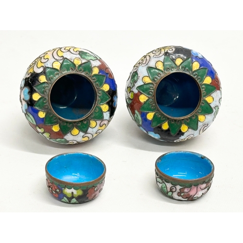 91 - A pair of Early 20th Century Chinese cloisonné enamelled jars with covers. 7x9cm