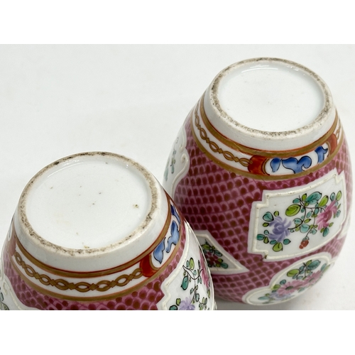 95 - A pair of Late 19th Century Samson of Paris porcelain jars with covers. Circa 1880. 8x14cm.