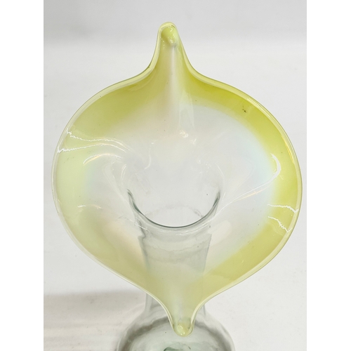 97 - A Late 19th Century Victorian Jack in the Pulpit glass vase. 14.5x23.5cm.