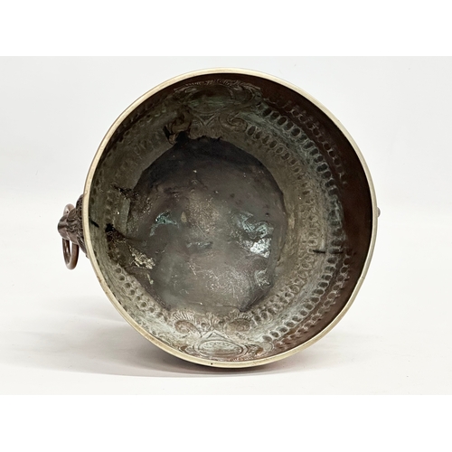 30 - A good quality Late 19th Century copper monteith bowl. With removable crown and lion mask ring handl... 