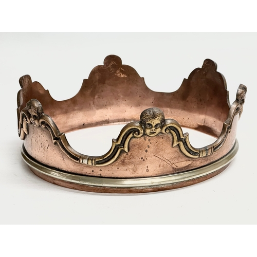 30 - A good quality Late 19th Century copper monteith bowl. With removable crown and lion mask ring handl... 