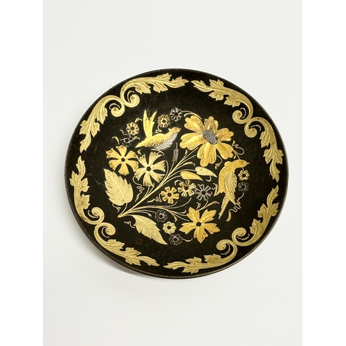 410 - A gold inlaid Toledo Ware Damascene 3 footed dish. 9cm