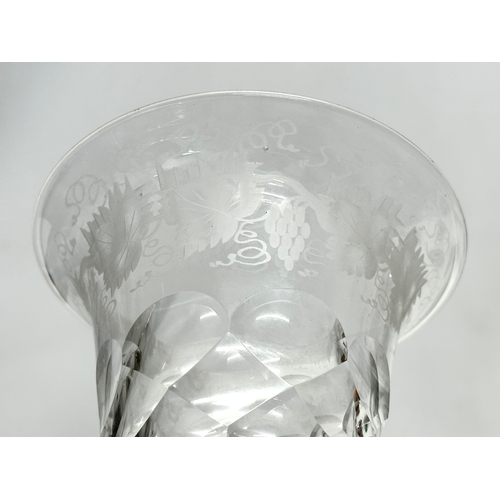 35 - An Early/Mid 19th Century Medici crystal footed vase. Probably Baccarat. 11.5x11x13.5cm.