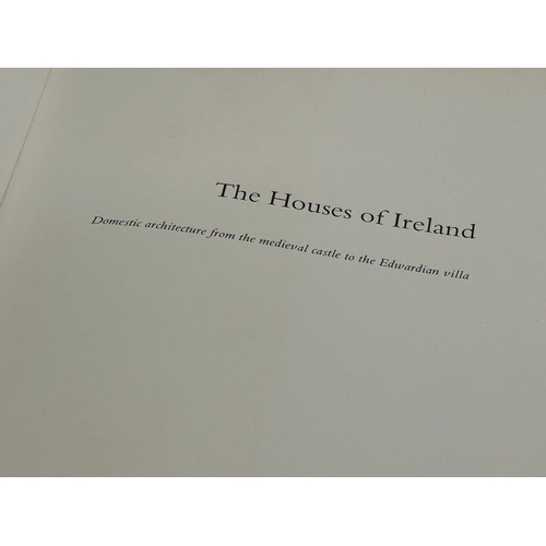 264 - The Houses of Ireland. Brian De Breffny and Rosemary Ffolliot. 1975.