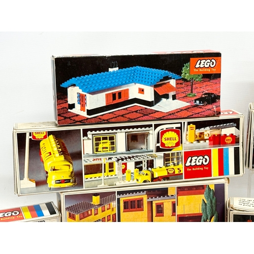 420 - A collection of vintage LEGO in boxes.