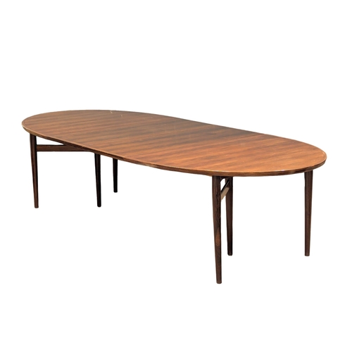 805 - A excellent quality Danish Henry Rosengren Hansen Mid Century rosewood extending dining table with 8... 