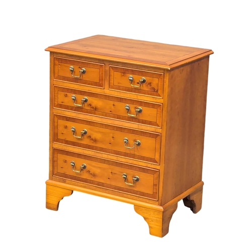 813 - A pair of Georgian style inlaid yew wood chest of drawers on bracket feet. 62.5x41.5x76cm. 3