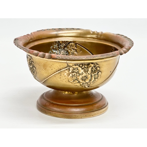 390 - A Late 19th Century brass footed bowl. 16.5x9.5cm