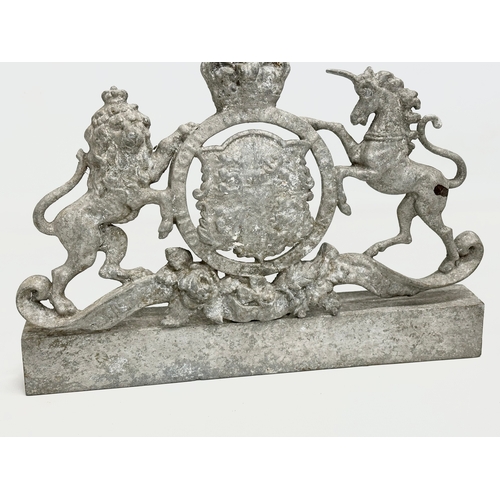 317 - A vintage cast alloy United Kingdom Coat of Arms. 29.5x24.5cm.