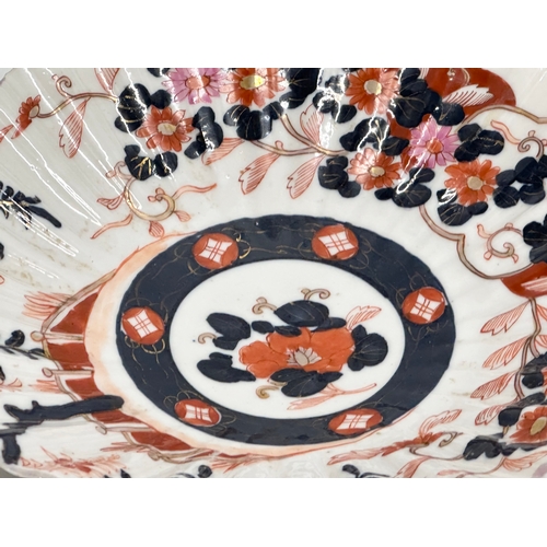 246 - A Late 19th Century Japanese Imari fan bowl. Late Meiji Period (1868-1912) circa 1890-1900. 19x4cm.