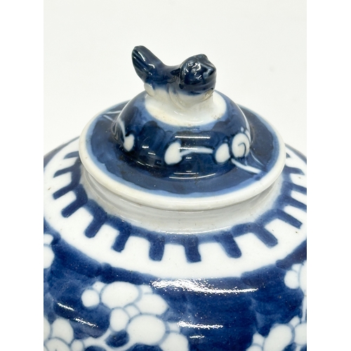 246D - A Late 19th Century Chinese blue and white prunus jar with cover. 12x16cm.