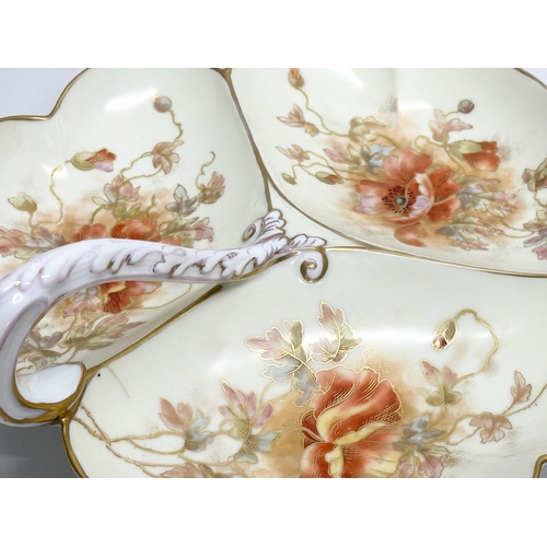 374 - A Late 19th Century French hand painted service plate by Delinieres & Co, Limoges. Circa 1890-1900. ... 