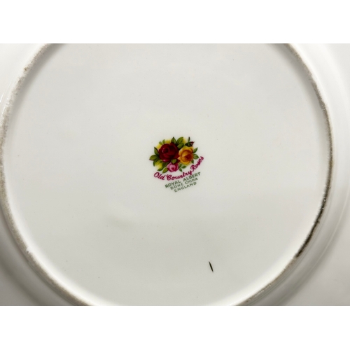 399 - 12 pieces of Royal Albert ‘Old Country Roses’ 6 dinner plates 26cm. 6 salad plates 20.5cm.