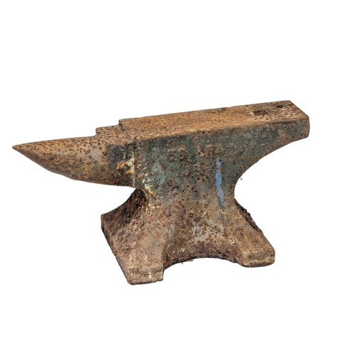 423C - An Early 20th Century iron anvil. 38.5x18x19cm