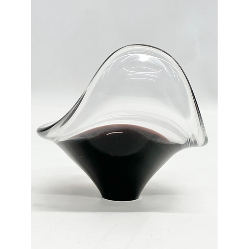 65 - A Swedish aubergine glass bowl. Attributed to Paul Kedelv for Flygsfors. 13.5x15x13cm