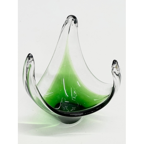 66 - A Swedish glass bowl. Attributed to Jan Johansson for Orrefors. 14x14x16cm.