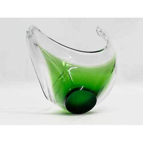 66 - A Swedish glass bowl. Attributed to Jan Johansson for Orrefors. 14x14x16cm.