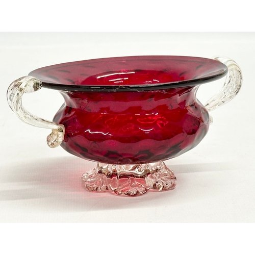 137 - A small Salviati Venetian Murano Glass bowl. 13x11x6.5cm