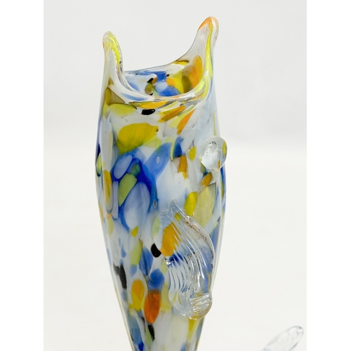 150 - A Mid 20th Century hand blown glass ashtray/vase, in the form of a fish. Murano style. 17x10x26cm