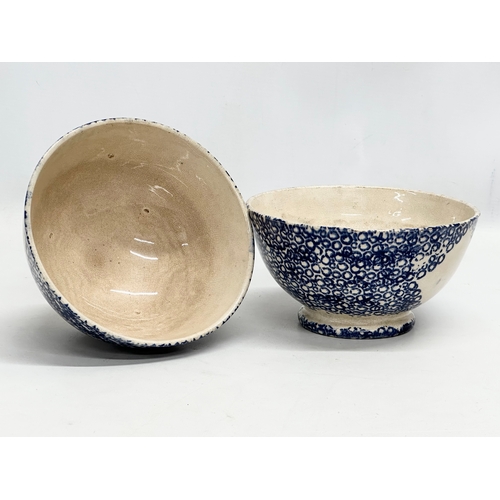 196 - A pair of 19th Century blue and white sponge ware bowls. 18x9.5cm