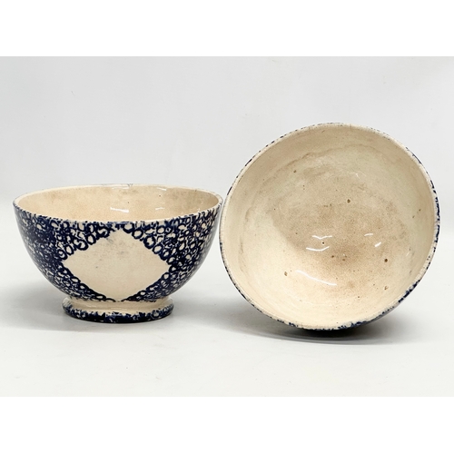 196 - A pair of 19th Century blue and white sponge ware bowls. 18x9.5cm