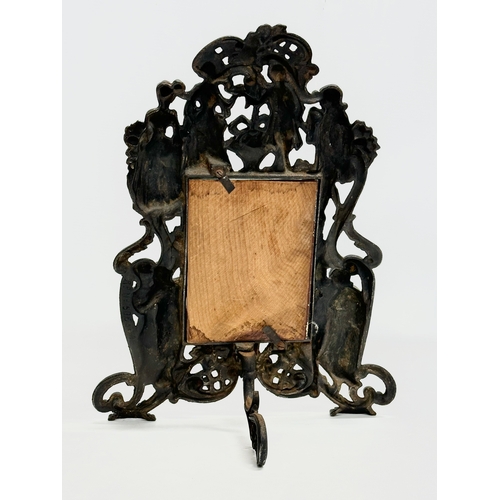 74 - A large Late 19th Century Victorian cast iron picture frame. 28x15x37cm