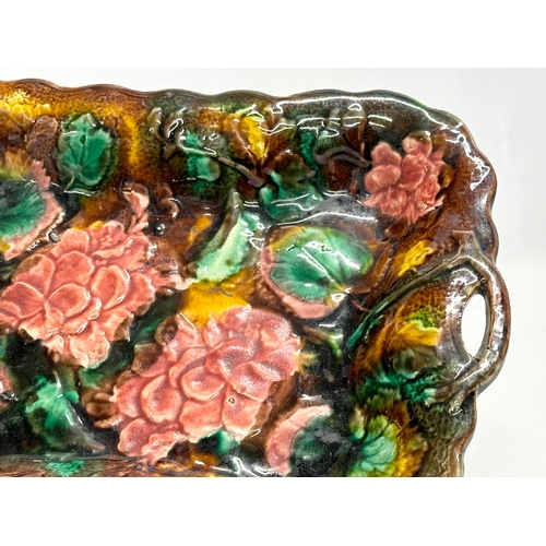 112 - Sarreguemines Pottery. A Late 19th Century French Majolica 2 handled deep dish. By Sarreguemines. 30... 