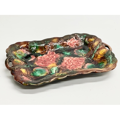 112 - Sarreguemines Pottery. A Late 19th Century French Majolica 2 handled deep dish. By Sarreguemines. 30... 