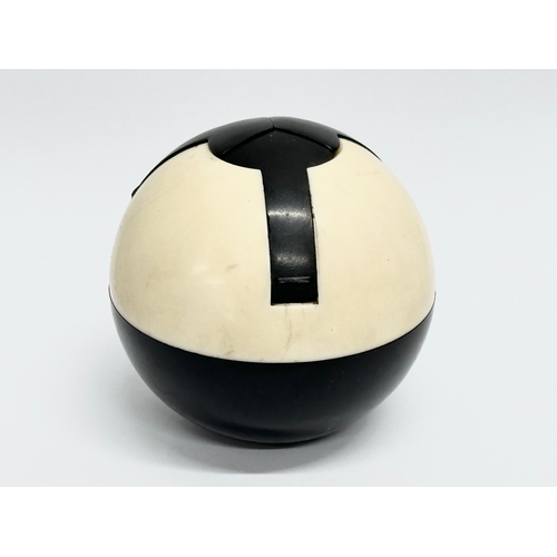 404 - A 1930’s Art Deco Bakelite tennis ball ashtray. British Buttner Product. 8.5x8.5cm closed.