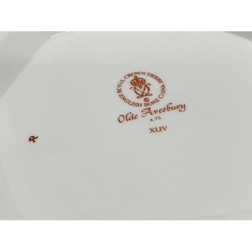 201 - A large Royal Crown Derby ‘Olde Avesbury’ bowl. 27.5x11.5cm.