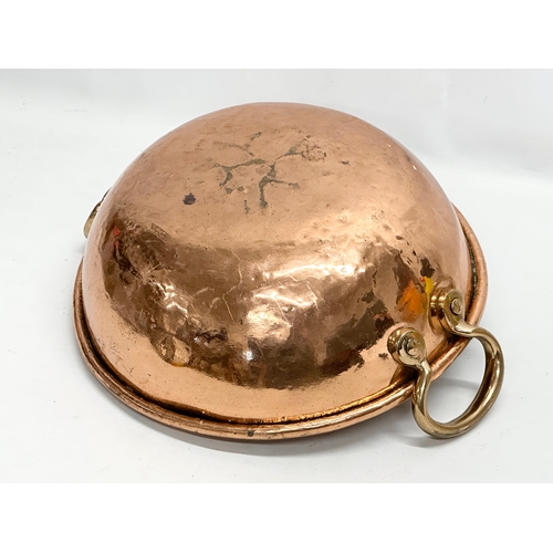 204 - A large 19th Century Victorian copper preserve pan. 46x37x17cm.