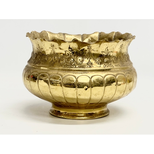 207 - William Soutter & Sons. An Early 20th Century Art Nouveau brass jardiniere/planter by William Soutte... 