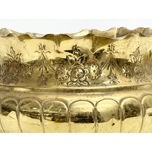 207 - William Soutter & Sons. An Early 20th Century Art Nouveau brass jardiniere/planter by William Soutte... 