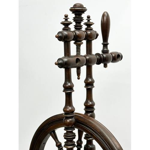 268 - An Early 20th Century spinning wheel. 92cm