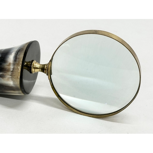 302 - A vintage horn handled magnifying glass. 30cm