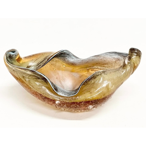 28 - A quality Early/Mid 20th Century art glass twisted bowl. In the style of a shell. 21x12x8cm.