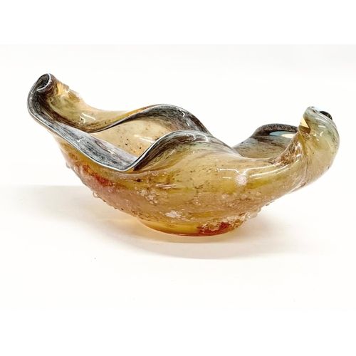 28 - A quality Early/Mid 20th Century art glass twisted bowl. In the style of a shell. 21x12x8cm.