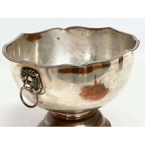 342 - A good quality Early 20th Century silver plated footed ice bucket, with brass lion mask ring handles... 