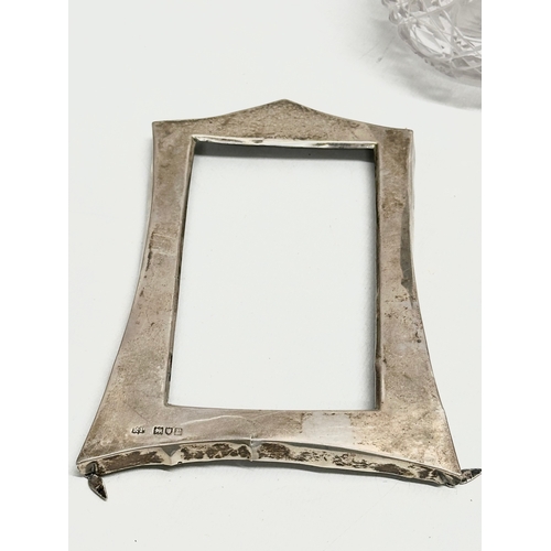 473 - A quantity of silver. Gravy boat 105.98 grams. Art Nouveau style picture frame 25.24 grams. A perfum... 