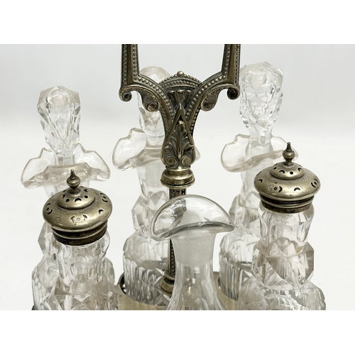 356 - A Late 19th Century Victorian silver plated crust set. 21x16x29cm