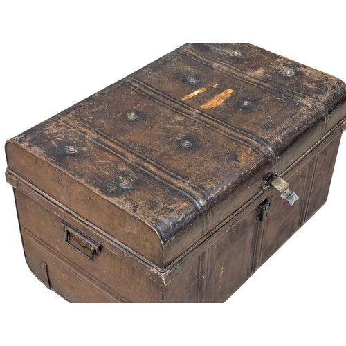 385 - An Early 20th Century trunk. 73x48x44cm