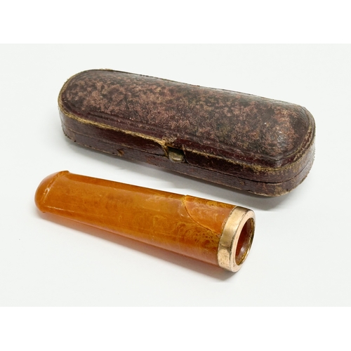 477A - A Late 19th/Early 20th Century 9ct gold cheroot holder with case.