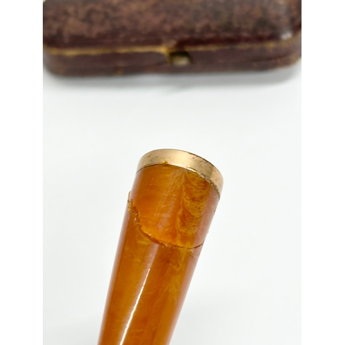 477A - A Late 19th/Early 20th Century 9ct gold cheroot holder with case.